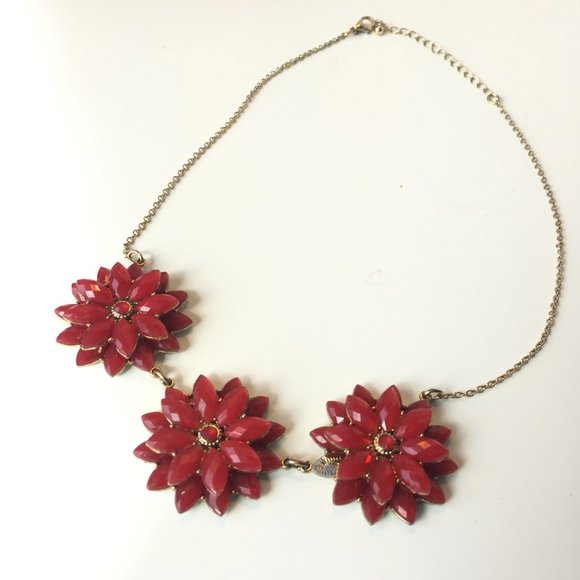 ❤️🌸❤️🌸Red Floral Statement Necklace🌸❤️🌸❤️ - Picture 3 of 5